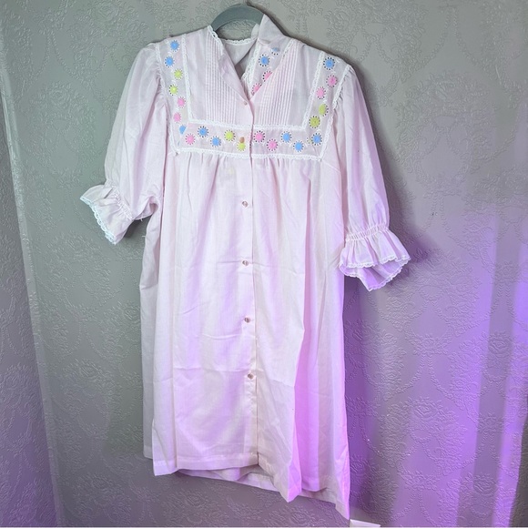 Pink Nightgown with Floral Embroidery vintage robe gown - Picture 1 of 8